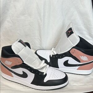 Nike Air Jordan 1 Mid Size 12 men’s (NWOB)